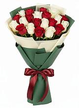 Букет Микс из красных и белых роз в Яковлевка Приморского края