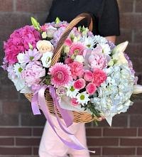 Композиция солнечный день в Яковлевка Приморского края Цветочная композиция из Розы, Хризантемы, Пионы и Лизиантусы в корзине в Яковлевка Приморского края