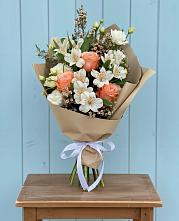 Букет цветов из:  Альстромерии, Лизиантусы, Розы и Хризантемы #REPLACE_PRED# Яковлевка Приморского края