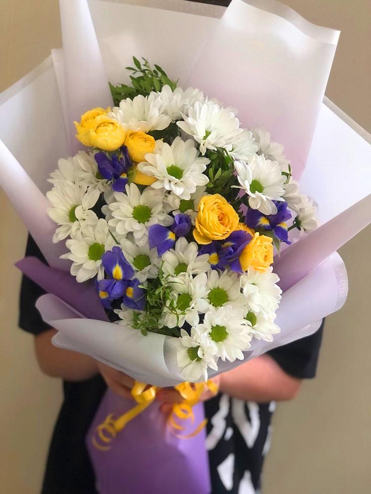Букет цветов из: Ирисы, Хризантемы и Розы в Яковлевка Приморского края