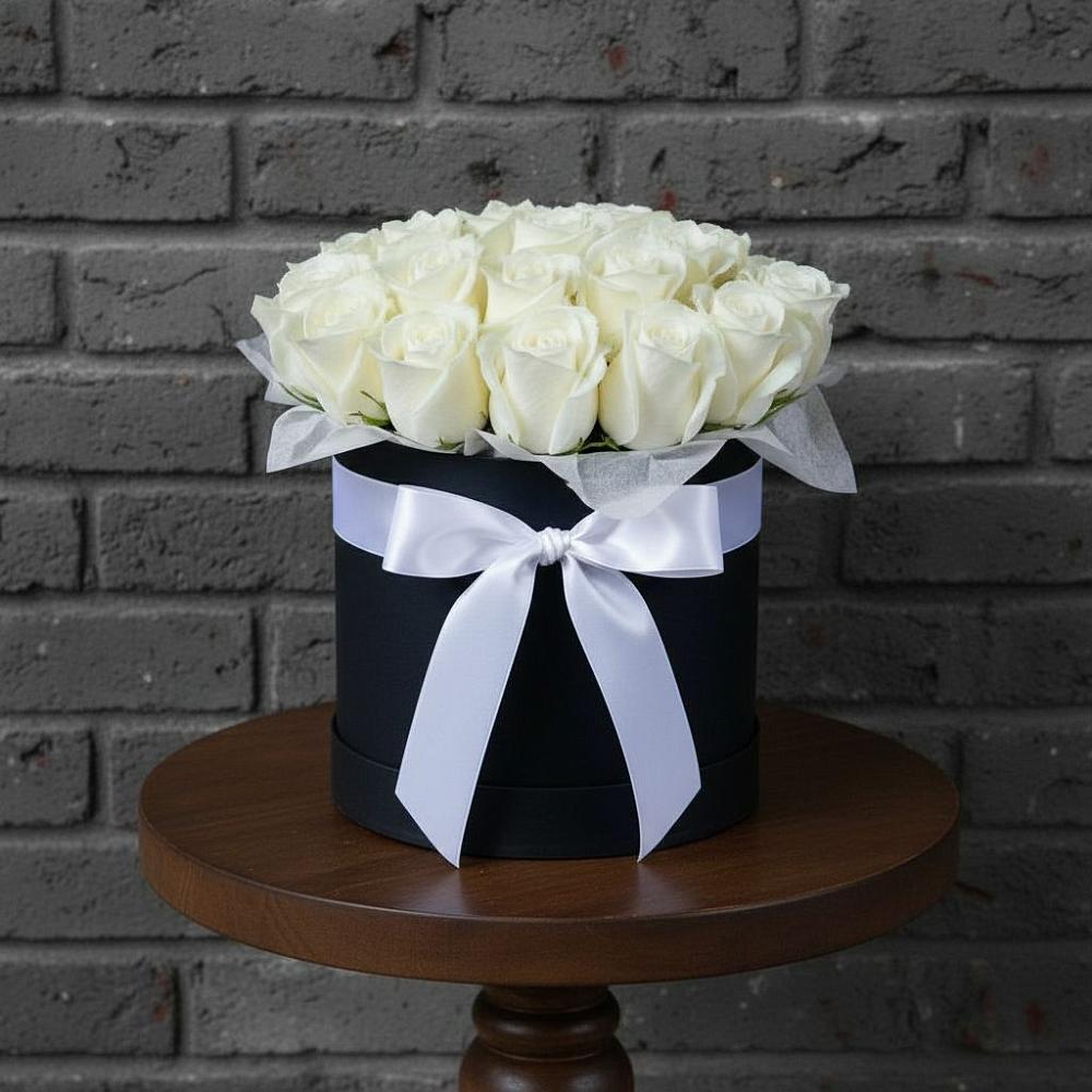 Цветочная композиция из Розы в шляпной коробке в Яковлевка Приморского края