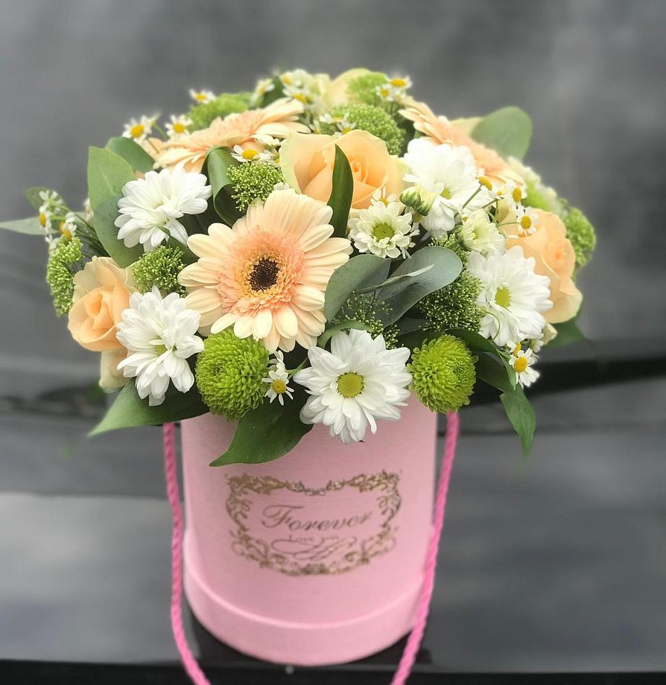 Цветочная композиция из Розы, Герберы и Хризантемы в шляпной коробке в Яковлевка Приморского края