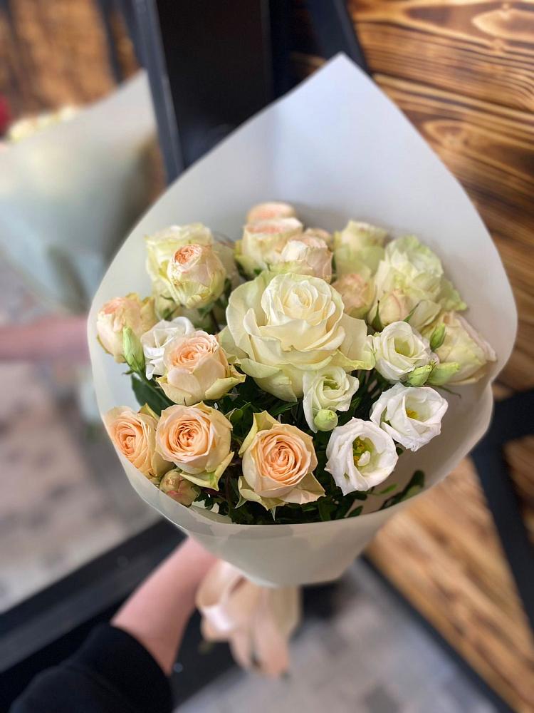 Букет цветов из: Розы и Лизиантусы в Яковлевка Приморского края