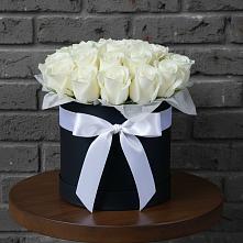 Цветочная композиция из Розы в шляпной коробке в Яковлевка Приморского края